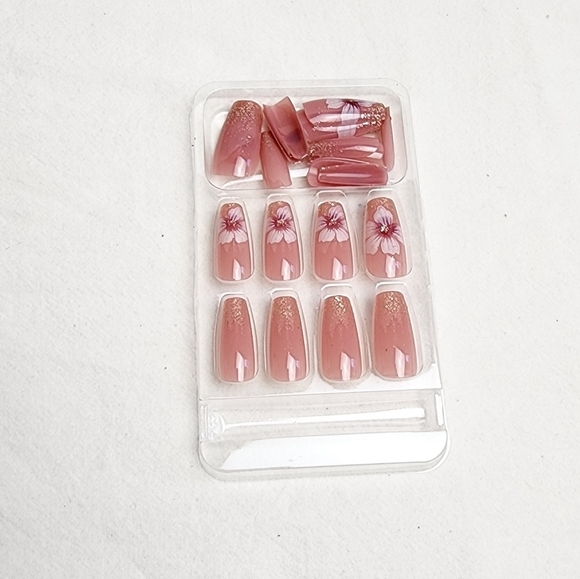 24 Pieces Fake Press On Nails - Picture 6 of 6